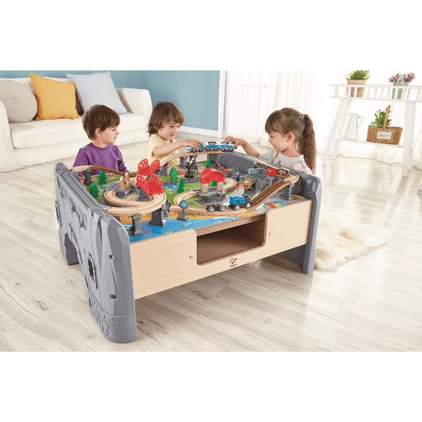 Hape Treinlandschap Met Batterij-aangedreven Locomotief, 70 Stuks 2 Hape Treinlandschap Met Batterij-aangedreven Locomotief, 70 Stuks - Afbeelding 2