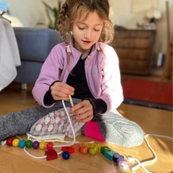 Schmetterline Houten Rijgspel - Fädelino 9 Schmetterline Houten Rijgspel - Fädelino -SpeelgoedKorting schmetterline houten rijgspel faedelino a371201 4